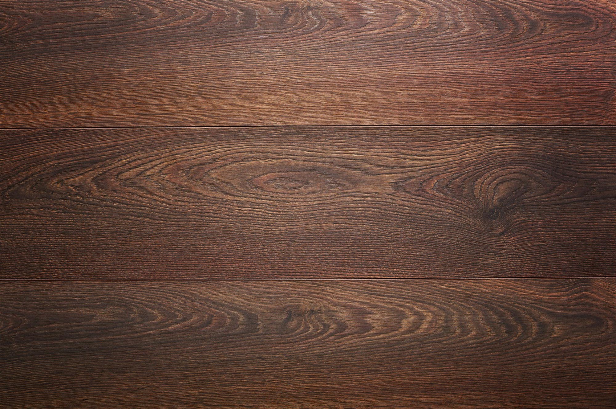 Ett mörkt trägolv